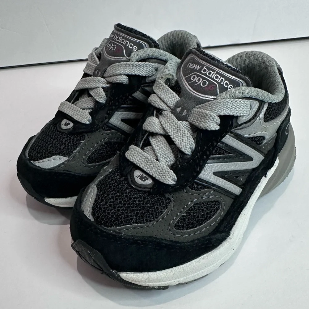 New Balance 990 Kids' Black and Gray Sneakers - Picture 5 of 6